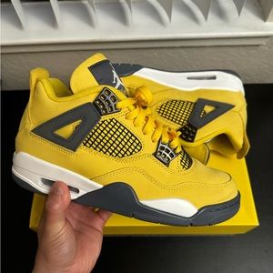 Jordan 4 Lightning Size 8